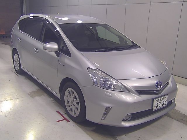 55061 Toyota Prius alpha ZVW41W 2011 г. (Honda Nagoya)